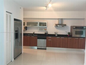 1650 Brickell Ave, Unit 112 in Miami, FL - Building Photo - Building Photo