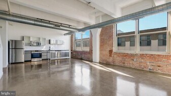 444 N 4th St in Philadelphia, PA - Building Photo