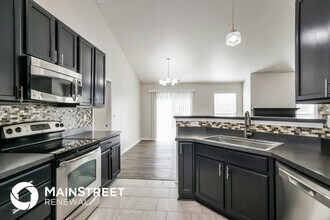 7003 Hollow Oaks Dr in Louisville, KY - Foto de edificio - Building Photo