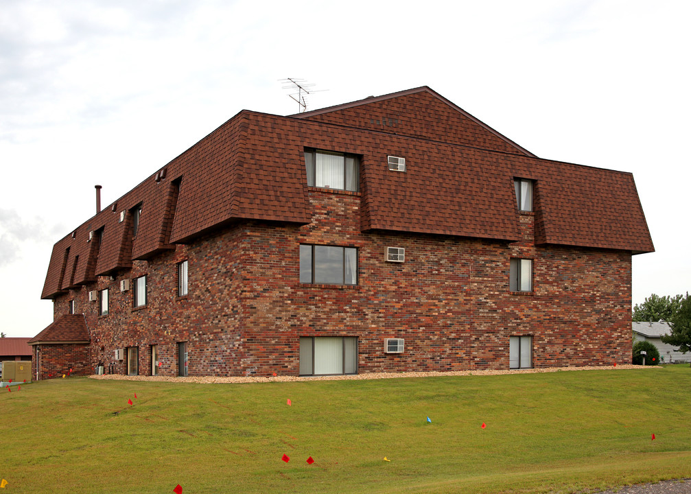 Pineview Apartments in Becker, MN - Building Photo