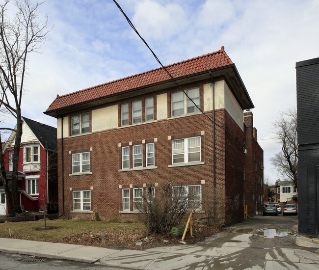 20 Roselawn Ave in Toronto, ON - Building Photo - Primary Photo