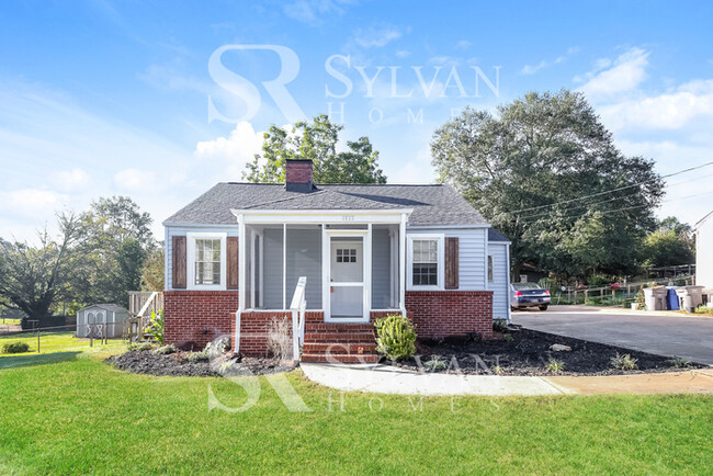 1023 N Franklin Rd in Greenville, SC - Foto de edificio - Building Photo