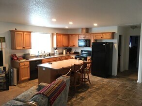 4463-4465 Blueberry Ln NE in Salem, OR - Building Photo - Building Photo