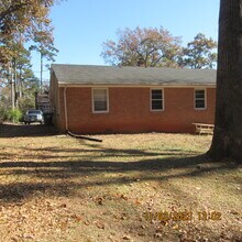 2317 Highland Ave, Unit A in Charlottesville, VA - Foto de edificio - Building Photo