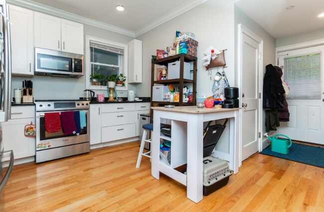 279 Concord Ave, Unit 1 in Cambridge, MA - Building Photo - Building Photo