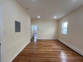 151 Myrtle Ave, Unit 2 in Jersey City, NJ - Foto de edificio - Building Photo