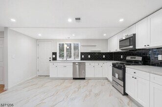 567 Eagle Rock Ave in West Orange, NJ - Building Photo - Building Photo