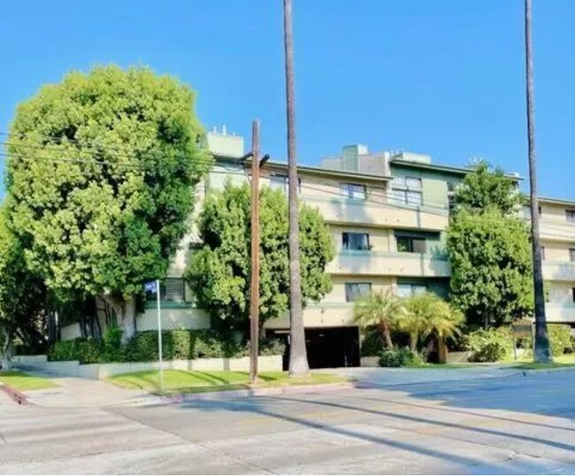 7777 Hollywood Blvd Apartments and Nearby Los Angeles Apartments For