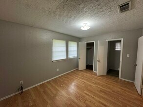 130 E Woodcrest Dr in Jackson, MS - Building Photo - Building Photo