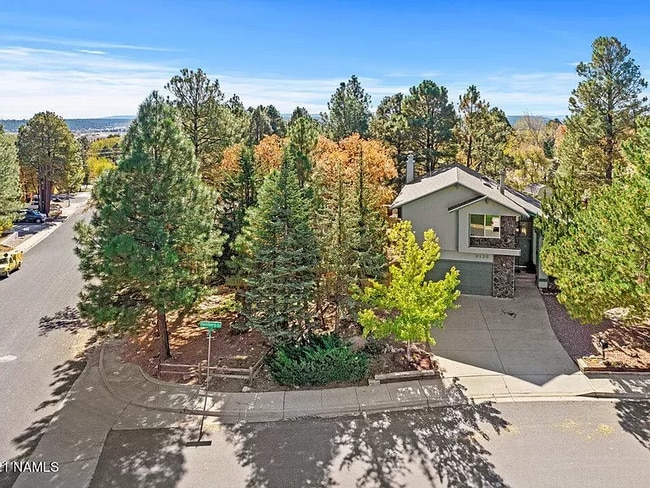 property at 3125 N Hemberg Dr