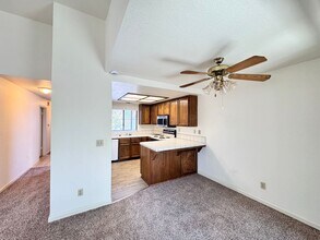 718 Dorothy Way in Auburn, CA - Building Photo - Building Photo