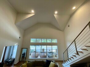 3103 Hedgerow Dr in Dallas, TX - Building Photo - Building Photo