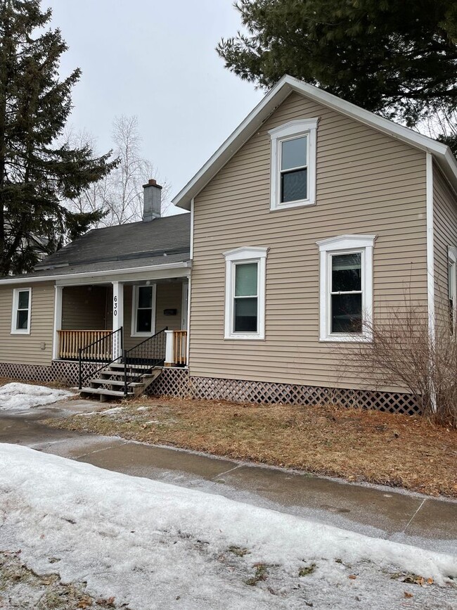 property at 630 E Bridge St