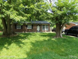 7400 Ronan Dr in Louisville, KY - Building Photo