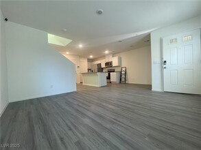 9926 Apricot Hls St in Las Vegas, NV - Building Photo - Building Photo