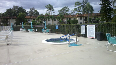 7257 Golf Colony Ct-Unit -203 in Greenacres, FL - Foto de edificio - Building Photo