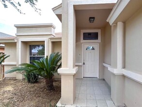 2214 Old Spanish Trail in Laredo, TX - Building Photo - Building Photo