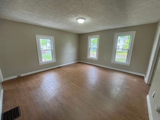 101 Cottage St in Rochester, NY - Building Photo - Building Photo