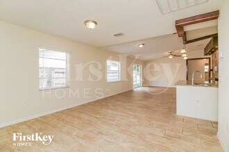 8443 N River Dune St in Tampa, FL - Building Photo - Building Photo