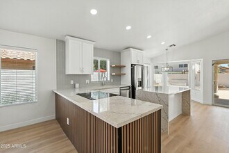 9829 W Mohawk Ln in Peoria, AZ - Building Photo - Building Photo