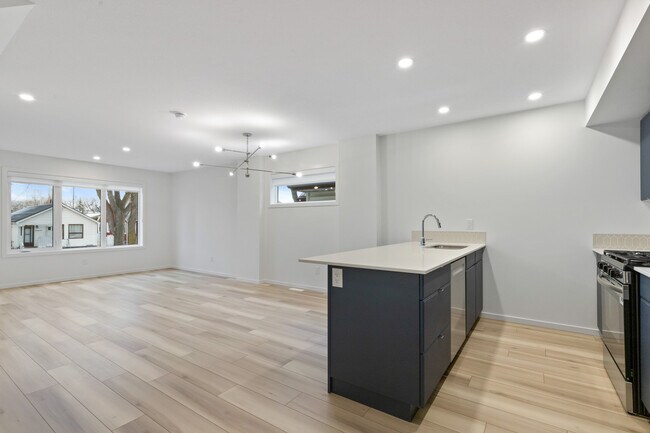 11440-11487 87 St NW in Edmonton, AB - Building Photo - Building Photo