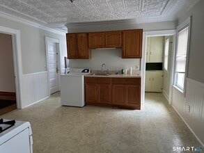 88 Woodbine St in Torrington, CT - Building Photo - Building Photo