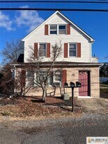 28 Wickley Ave in Piscataway, NJ - Building Photo