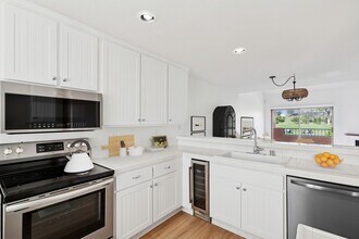 440 Villa Point Dr in Newport Beach, CA - Building Photo - Building Photo