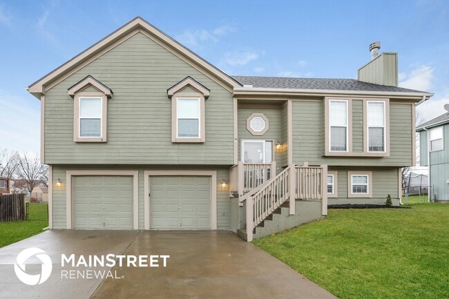 property at 1702 Briarwood Ln