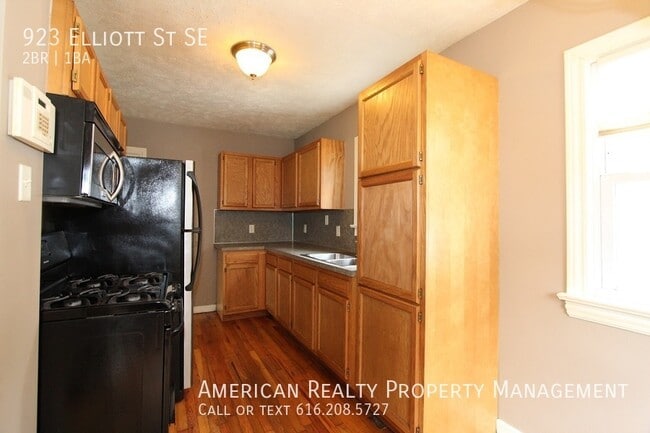 923 Elliott St SE in Grand Rapids, MI - Building Photo - Building Photo