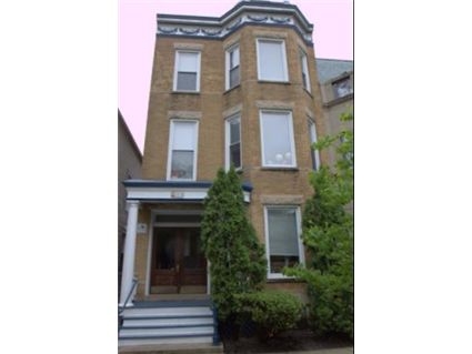 1317 W Roscoe St in Chicago, IL - Building Photo