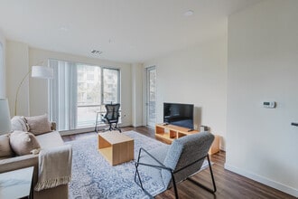 550 Moreland Way in Santa Clara, CA - Foto de edificio - Building Photo