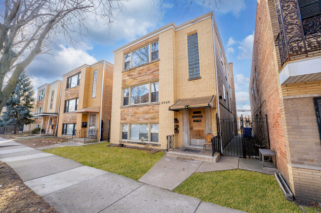 2646 N Laramie Ave in Chicago, IL - Building Photo - Building Photo