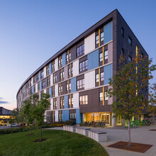 Redstone Lofts; Student Housing in Burlington, VT - Foto de edificio - Building Photo