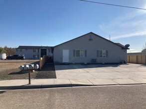 Caldwell 4-Plex in Caldwell, ID - Foto de edificio - Building Photo