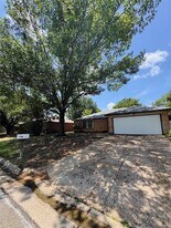6226 Big Springs Dr in Arlington, TX - Building Photo