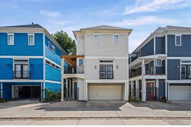 property at 1126 W 23rd St