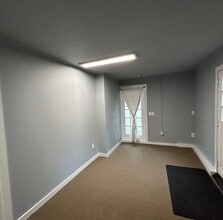 9 Newport Rd in New London, NH - Building Photo - Building Photo