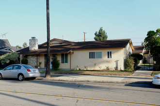 2031 E Almont Ave in Anaheim, CA - Building Photo - Building Photo