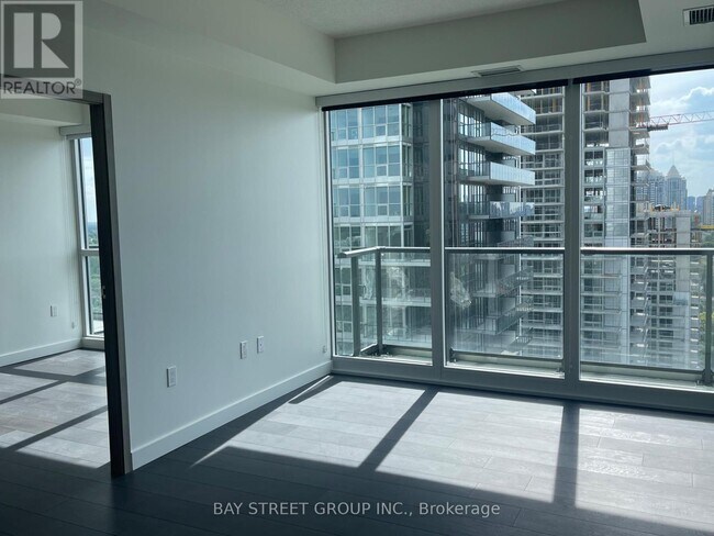 95-2695 McMahon Dr in Toronto, ON - Building Photo - Building Photo