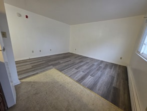 6166 S Packard Ave in Cudahy, WI - Foto de edificio - Building Photo