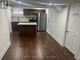 4057 Taffey Crescent in Mississauga, ON - Building Photo