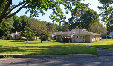 Pine Tree Apartments in Fairfield, CT - Building Photo - Building Photo