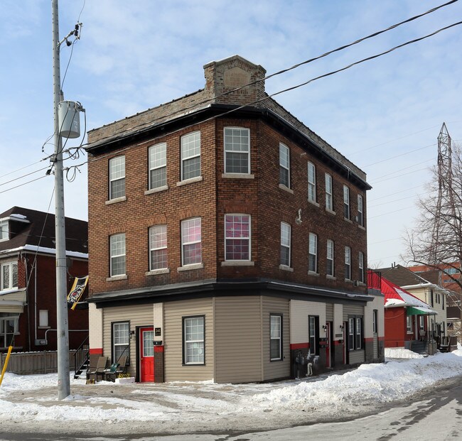 241 Gibson Ave in Hamilton, ON - Building Photo - Primary Photo