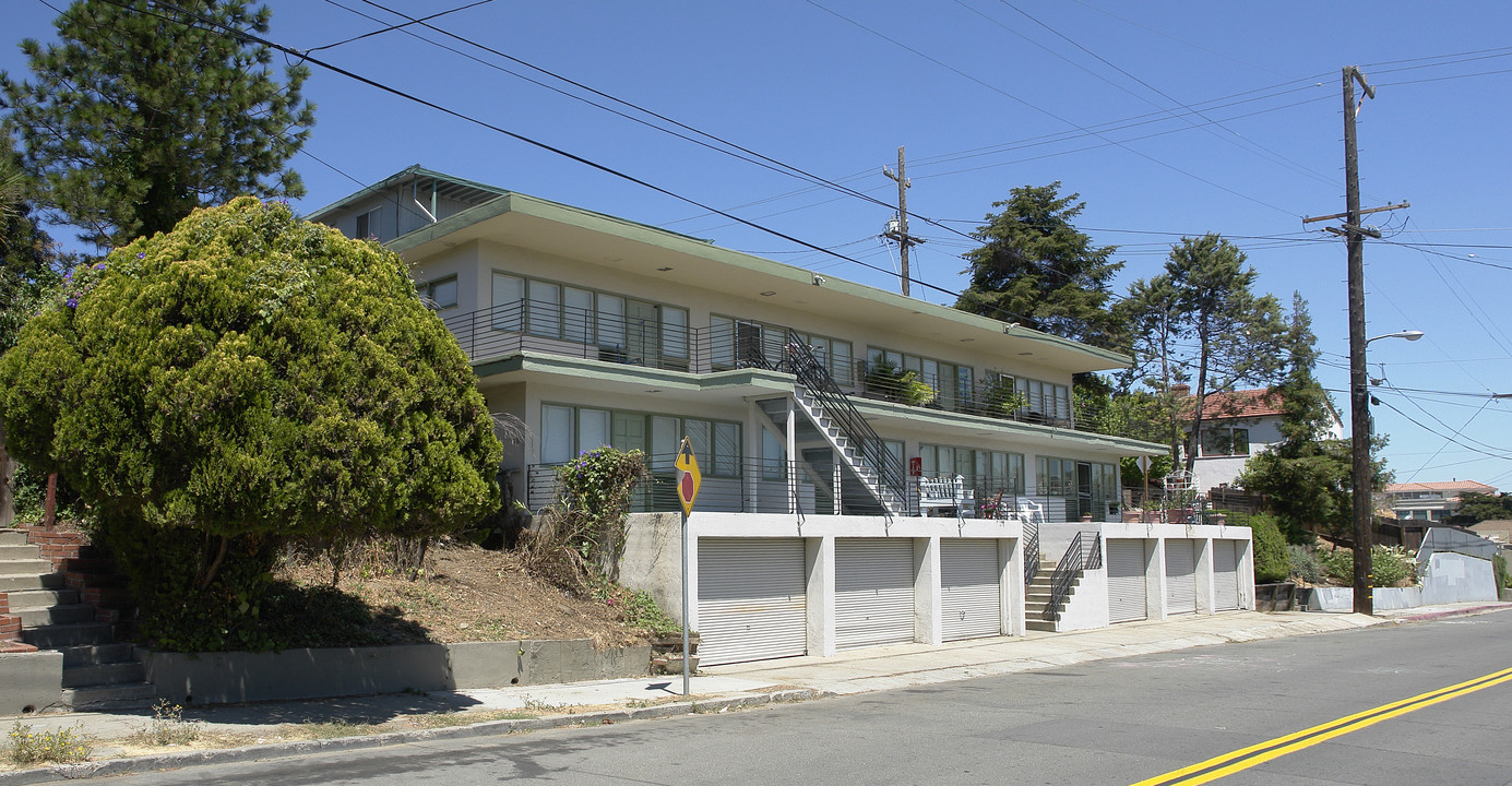 221 Escobar St in Martinez, CA - Foto de edificio