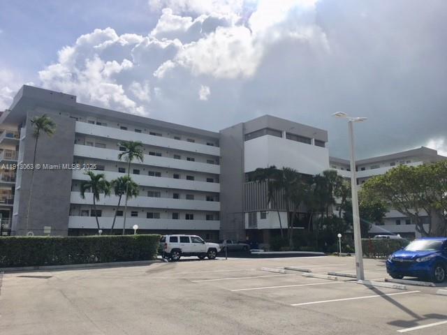 4000 NE 169th St in North Miami Beach, FL - Building Photo