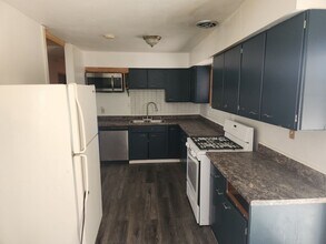 2400 31st St in Rock Island, IL - Building Photo - Building Photo