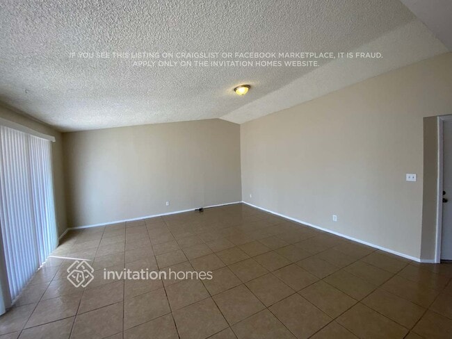 8223 W Hazelwood St in Phoenix, AZ - Foto de edificio - Building Photo