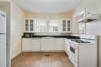 2102 S Carrollton Ave in New Orleans, LA - Building Photo - Building Photo