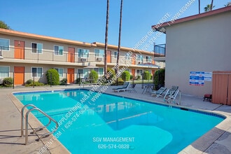 Park Royal Apartments in Azusa, CA - Foto de edificio - Building Photo